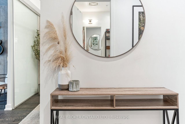 305 - 39 Brant Street