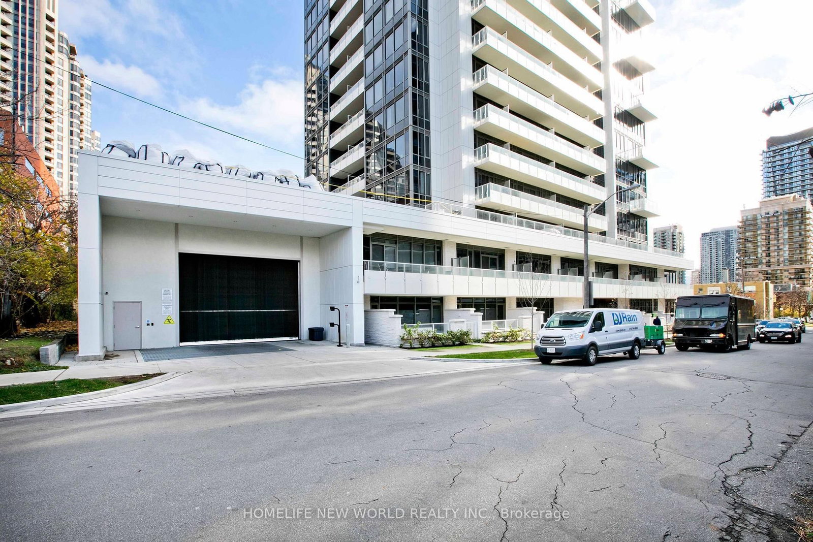 Listing Image 4