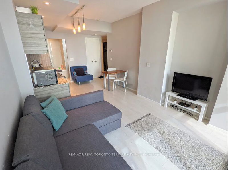 home for lease on 404-8 Charlotte Street