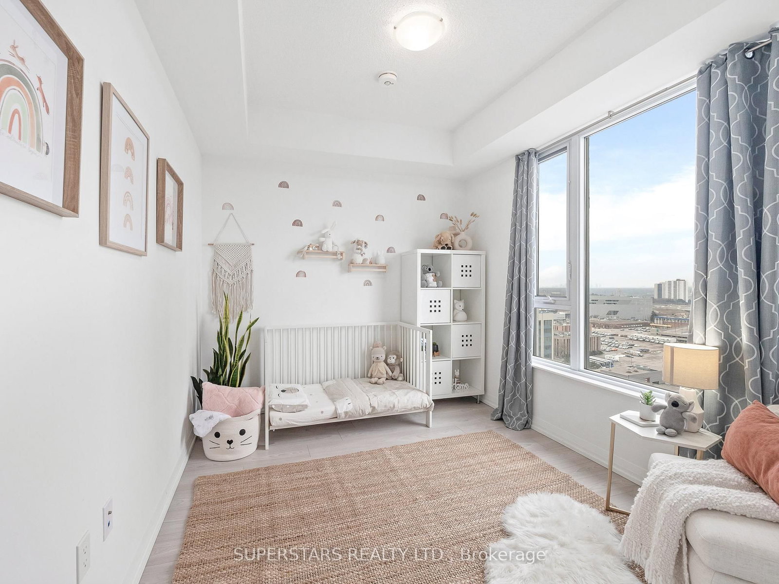 Listing Image 12
