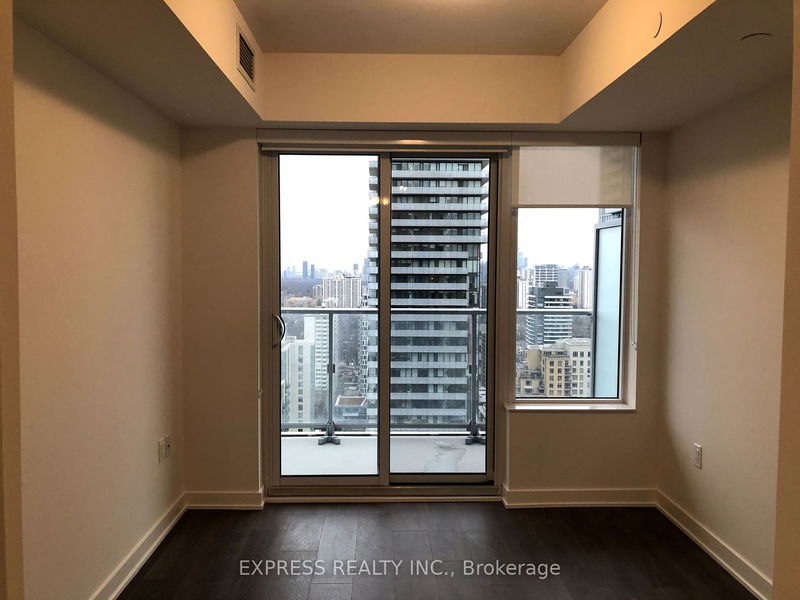 home for lease on 3207-195 Redpath Avenue