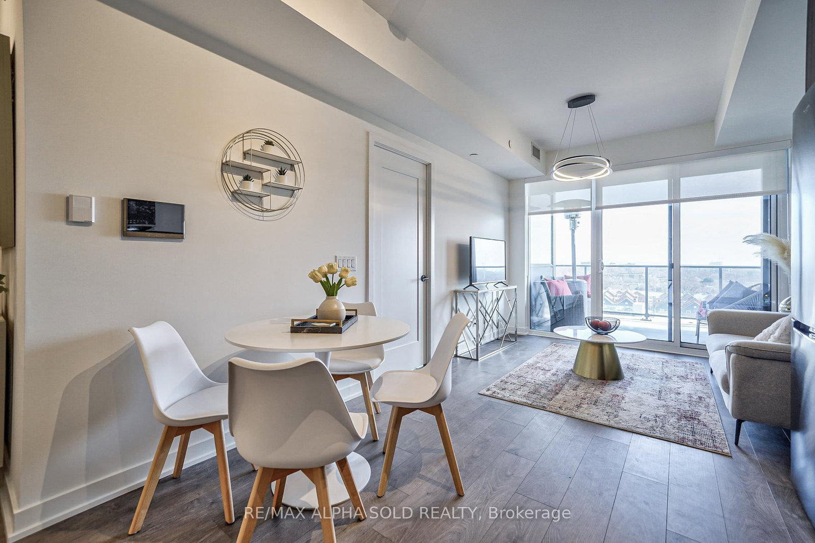 Listing Image 10