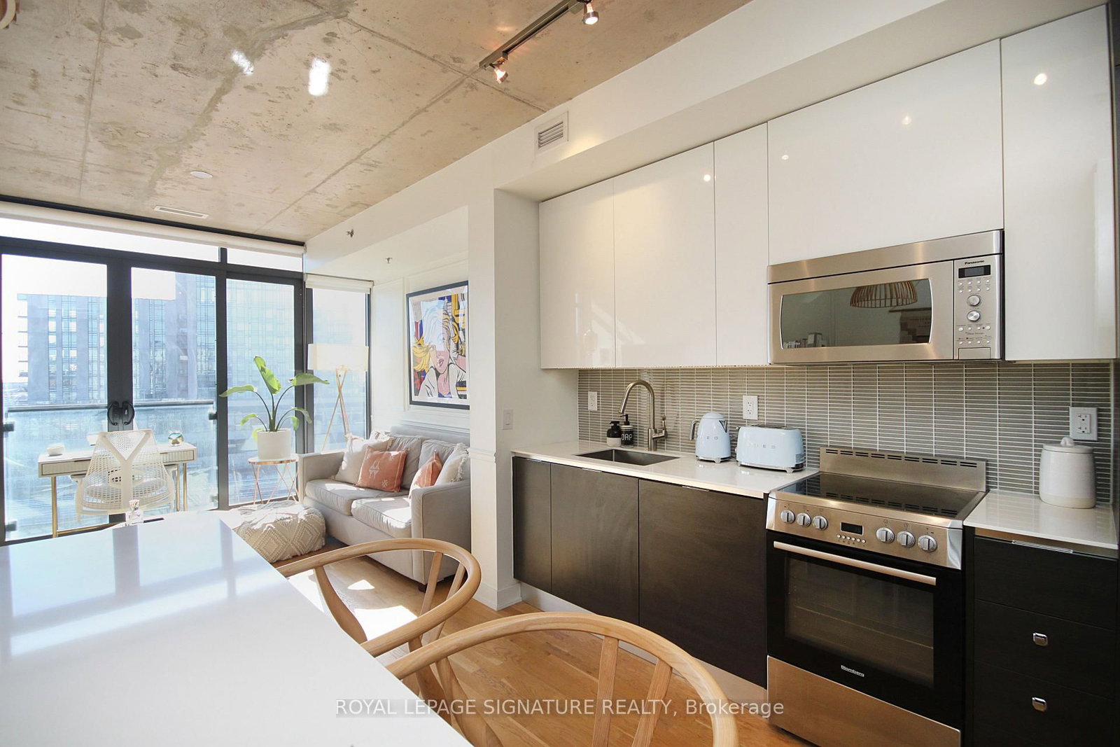 Listing Image 4