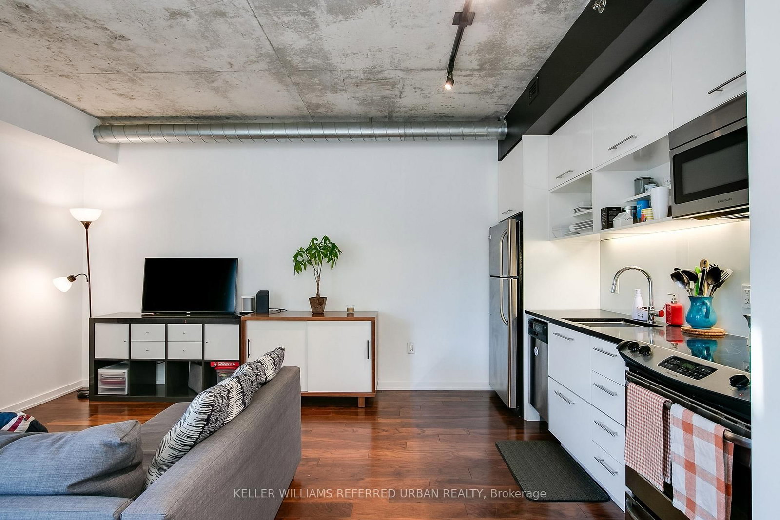 Listing Image 10