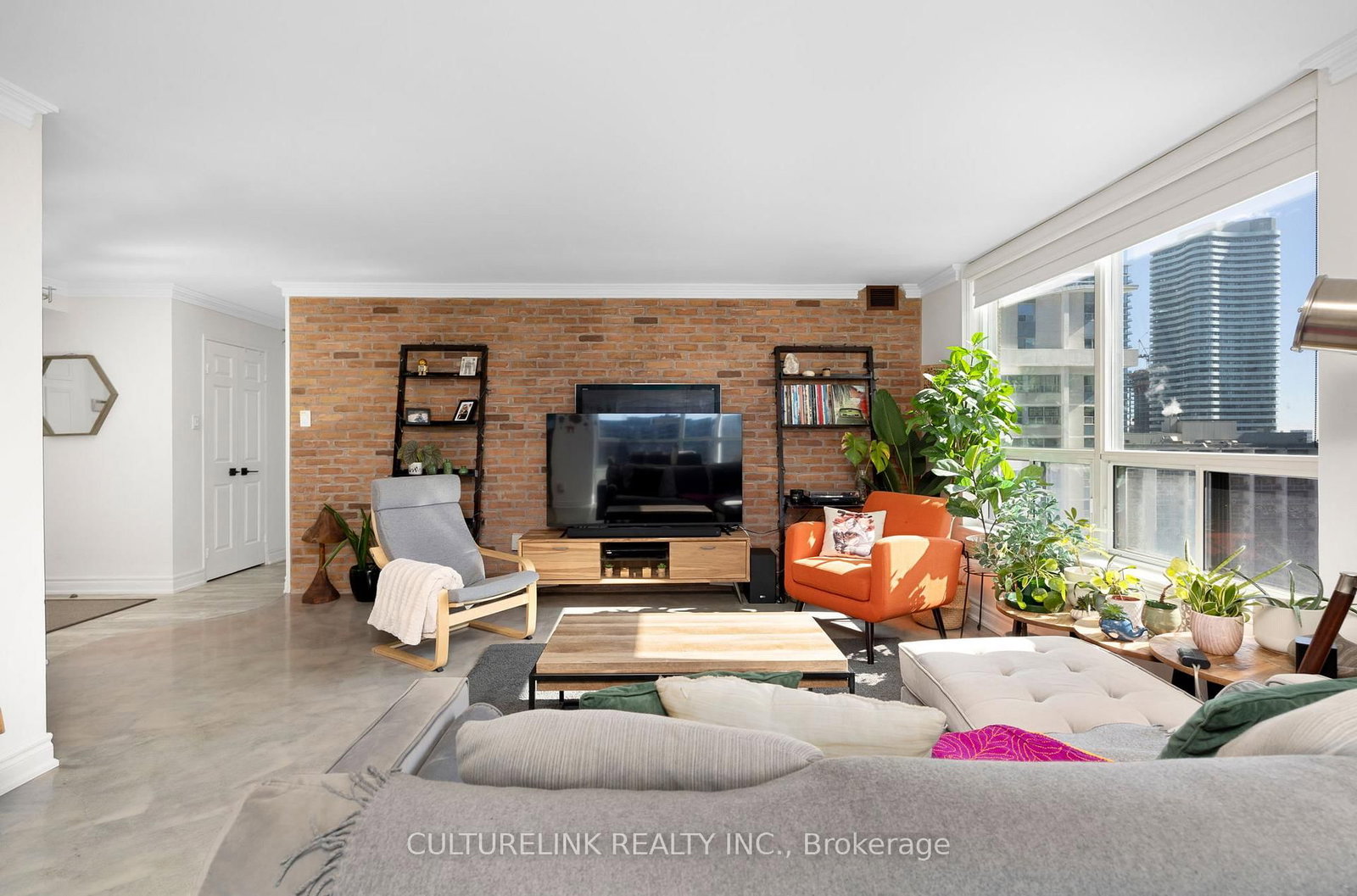 Listing Image 5