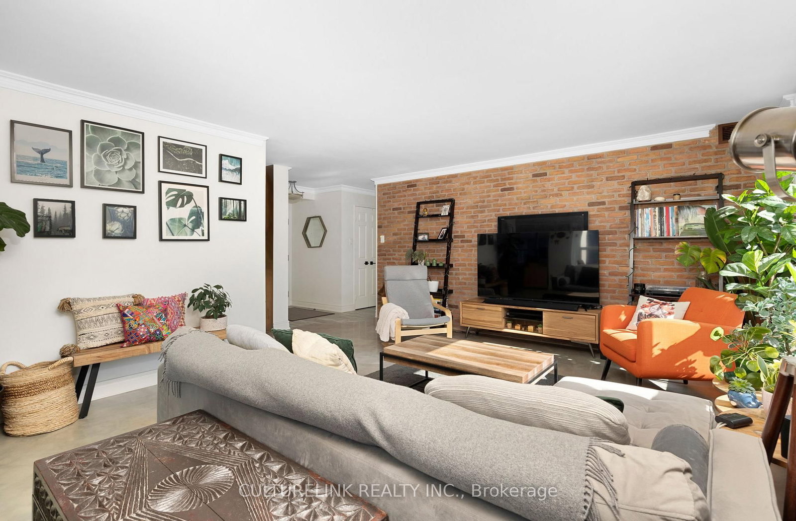 Listing Image 6