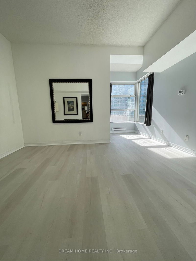 home for lease on 1705-1 King Street W