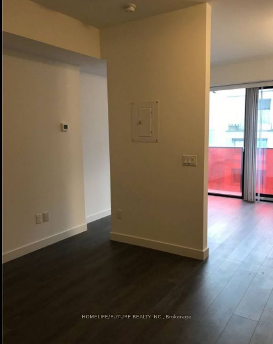 910 - 215 Queen Street