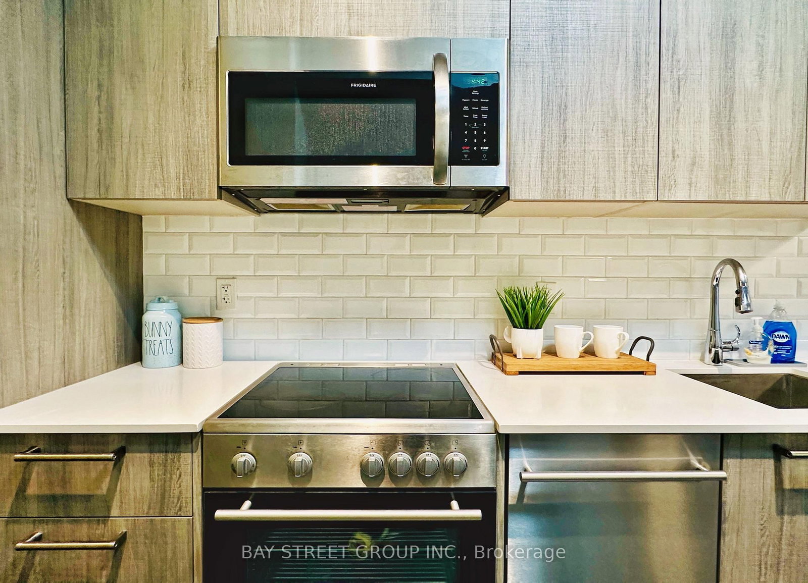 28 Wellesley Street E, Unit 1906 - Photo 17