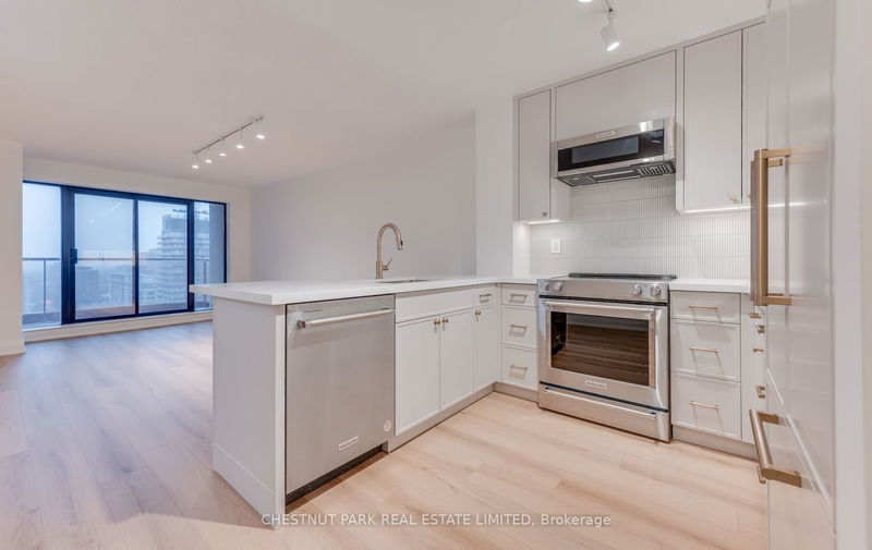 home for lease on 2408-909 Bay Street