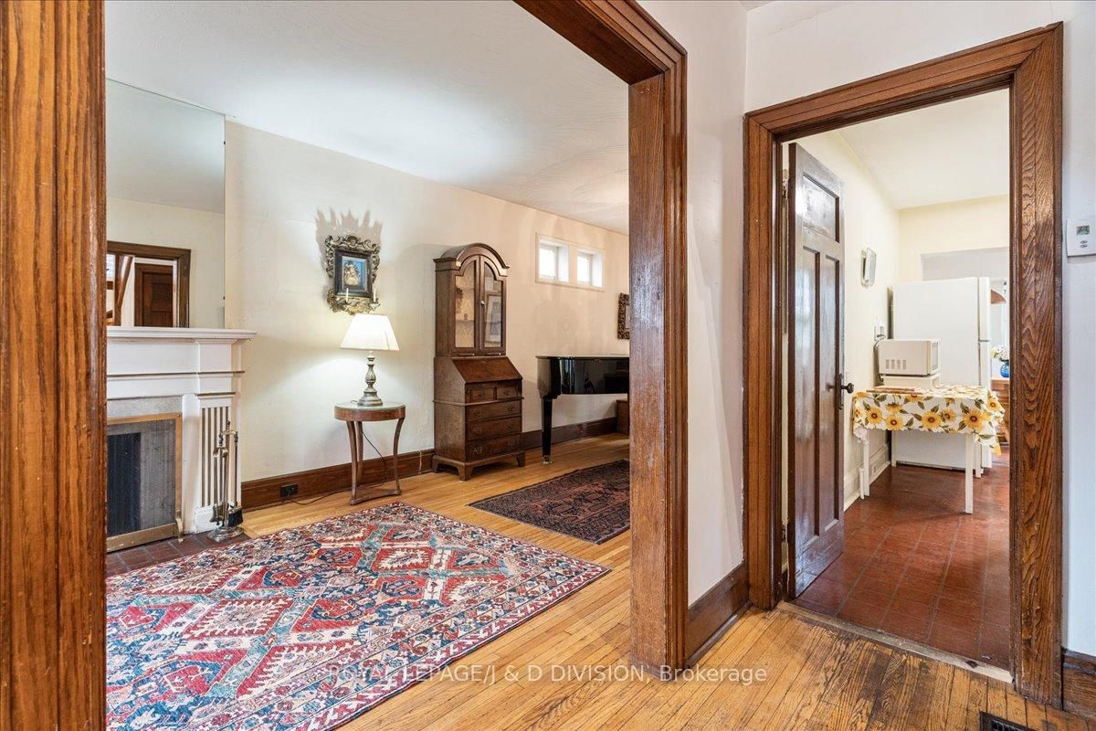 Listing Image 6
