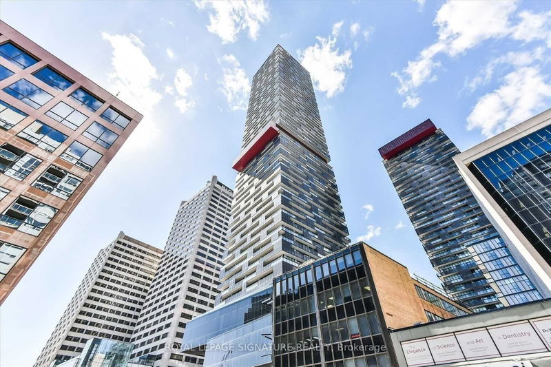 home for lease on 705-8 Eglinton Avenue E