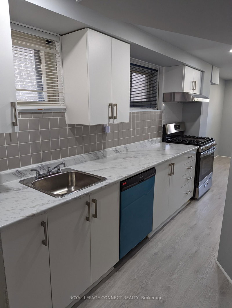 Lower - 50 Palmerston Ave, Toronto, M6J 2J1 | Image 3