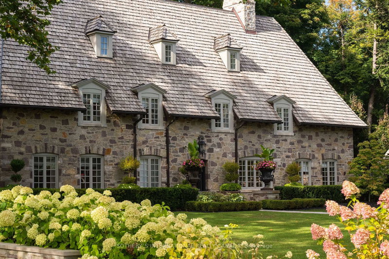 108 Sandringham Dr, Toronto, M3H 1C9 | Image 2