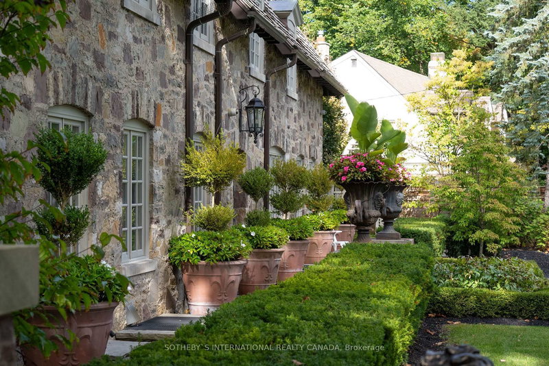 108 Sandringham Dr, Toronto, M3H 1C9 | Image 3