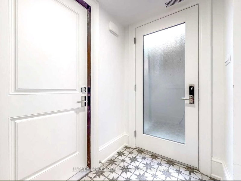 Lower - 10 Duggan Ave, Toronto, M4V 1Y2 | Image 3