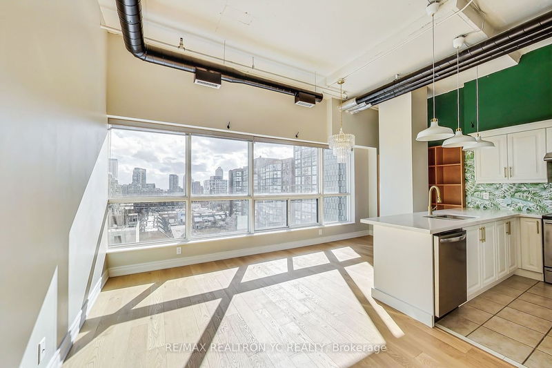 home for lease on 719-700 King Street W