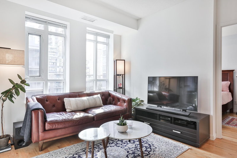 426 - 900 Mount Pleasant Rd, Toronto, M4P 3J9 | Image 3