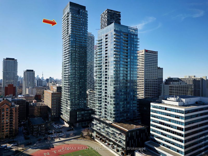 home for lease on 4403-39 Roehampton Avenue