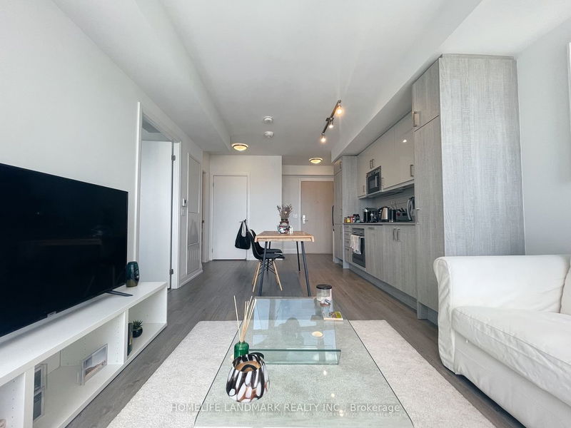 home for lease on 2611-77 Mutual Street