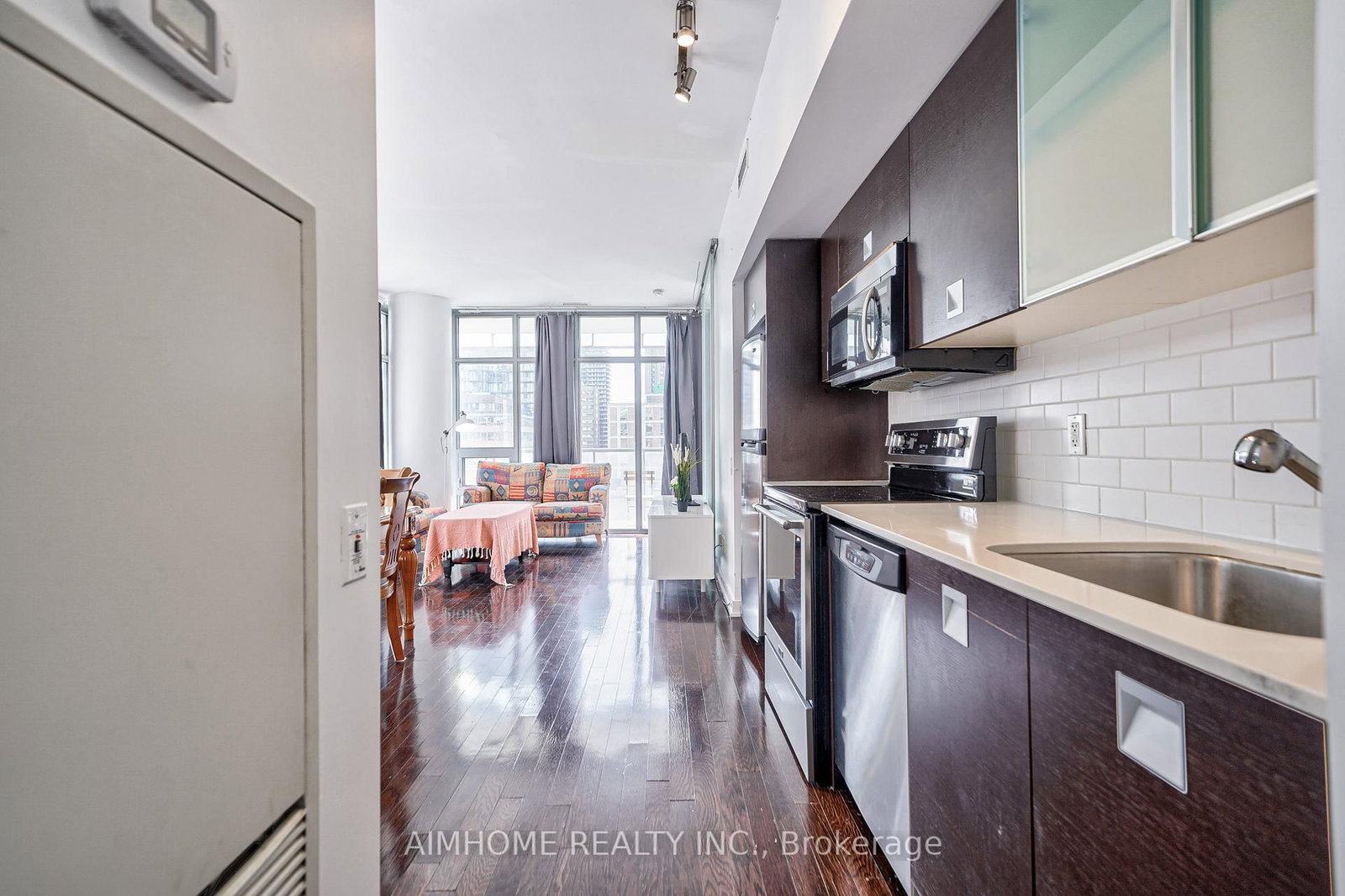 Listing Image 12