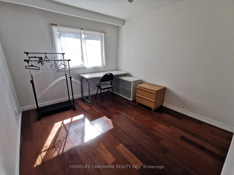 Middle - 84 Harrington Cres, Toronto, M2M 2Y5 | Image 3