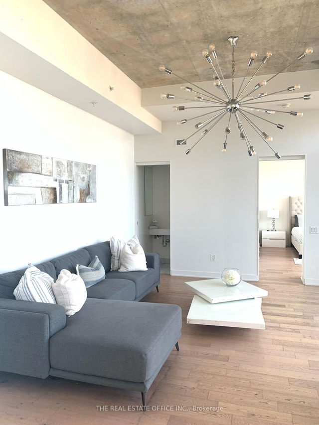 PH 1418 - 629 King Street