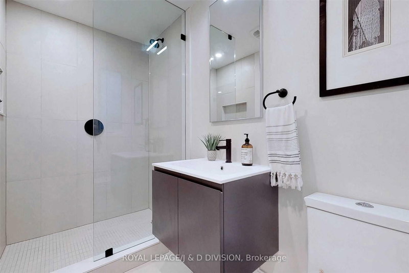 Lower - 26 Henderson Ave, Toronto, M6J 2B8 | Image 3