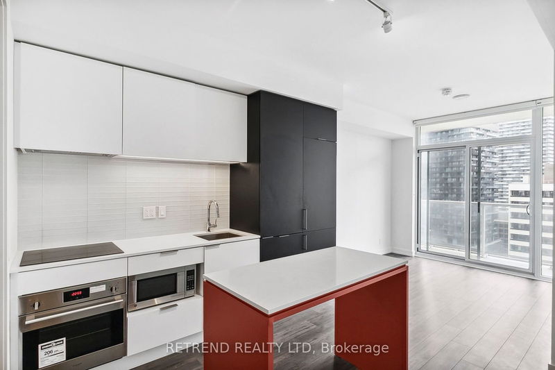 home for sale on 1408-33 Helendale Avenue