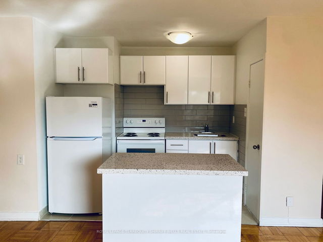 306 - 132 Castlefield Avenue