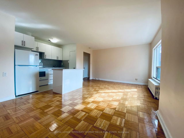 306 - 132 Castlefield Avenue