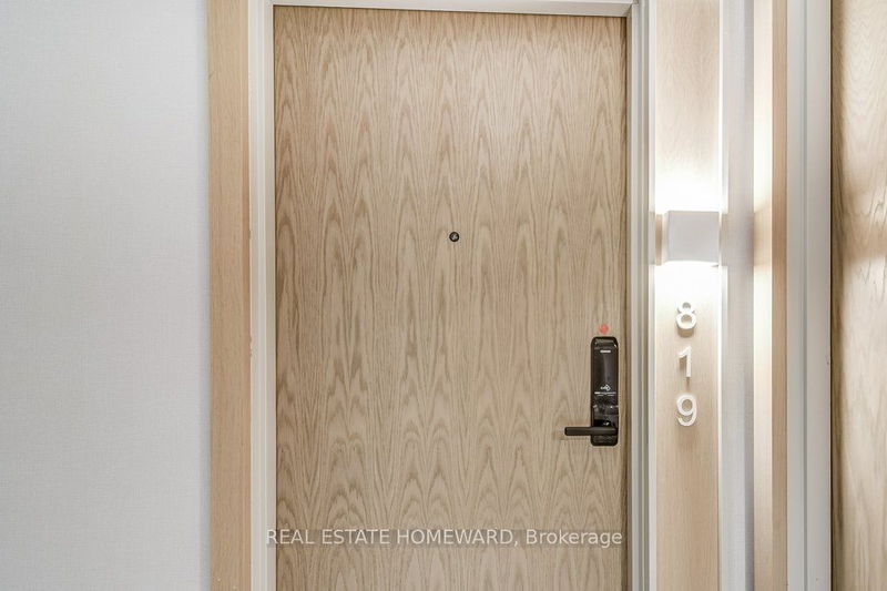 home for lease on 819-5 Defries Street