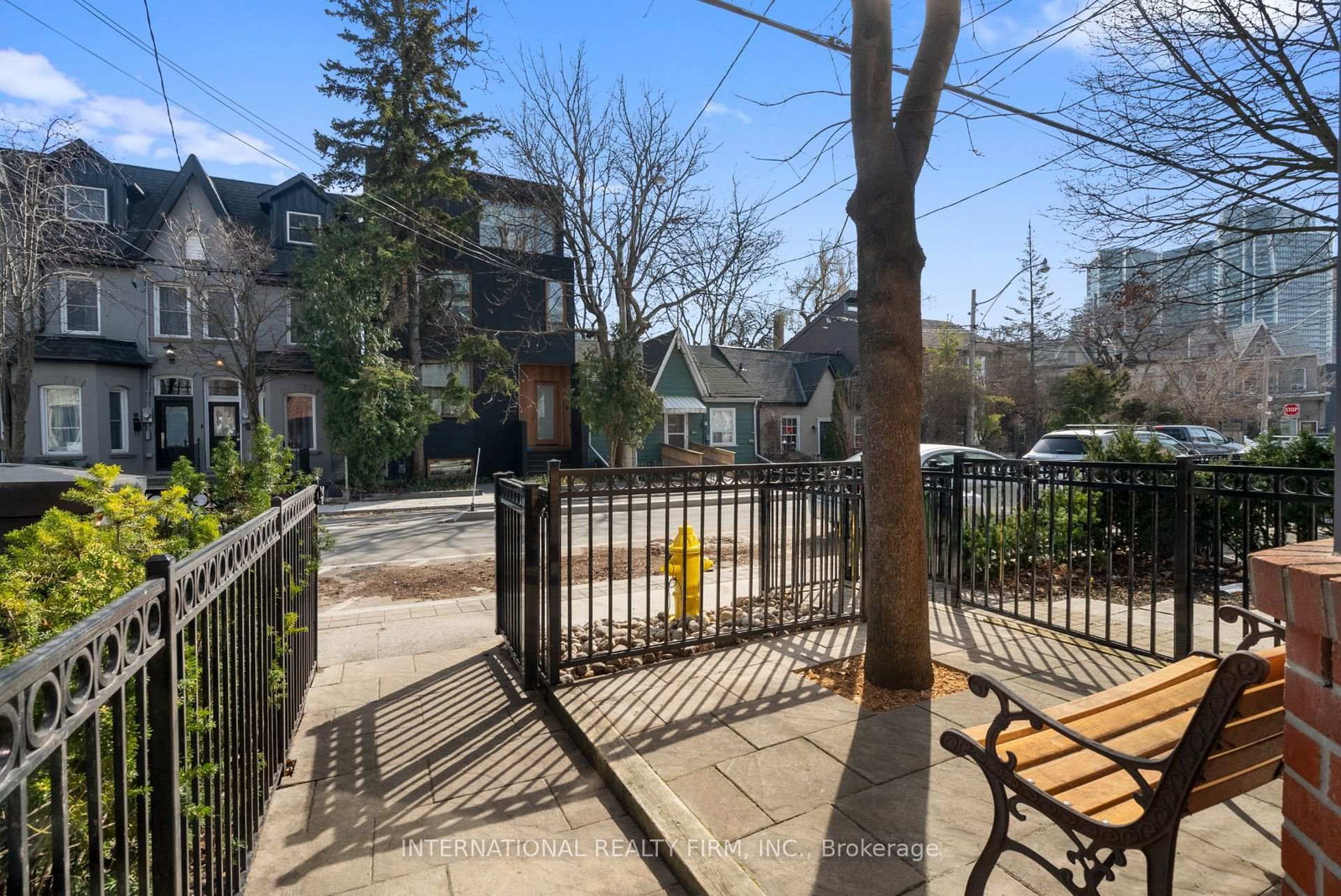 Listing Image 4