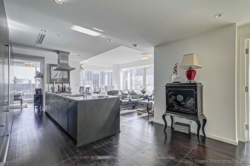 home for lease on 3109-180 University Avenue
