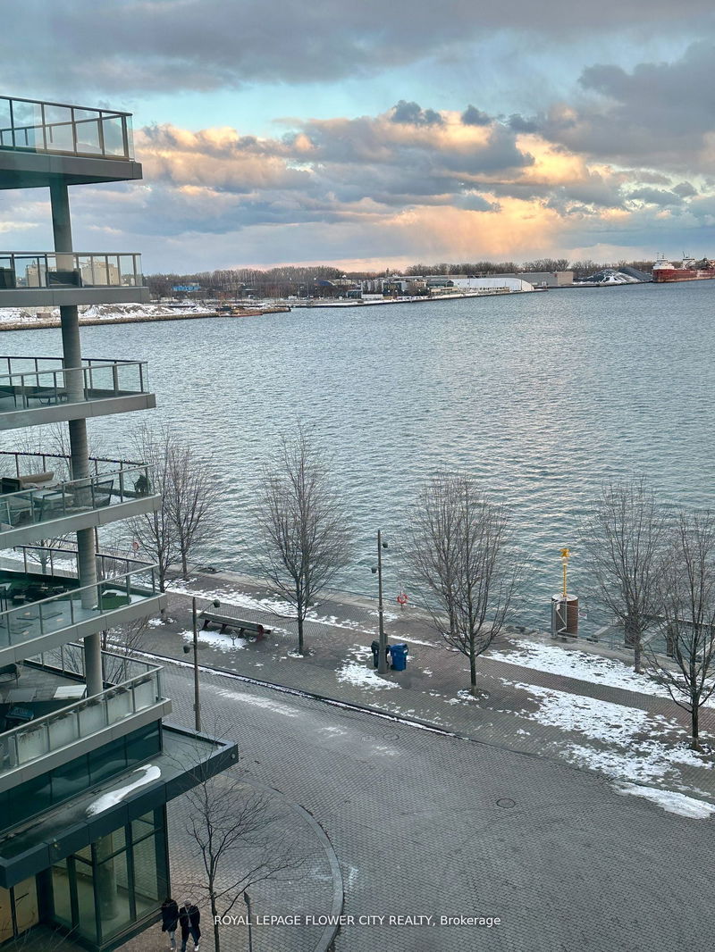 home for lease on 617-55 Merchants' Wharf