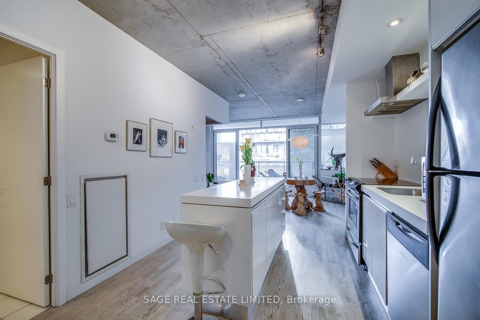 Listing Image 9