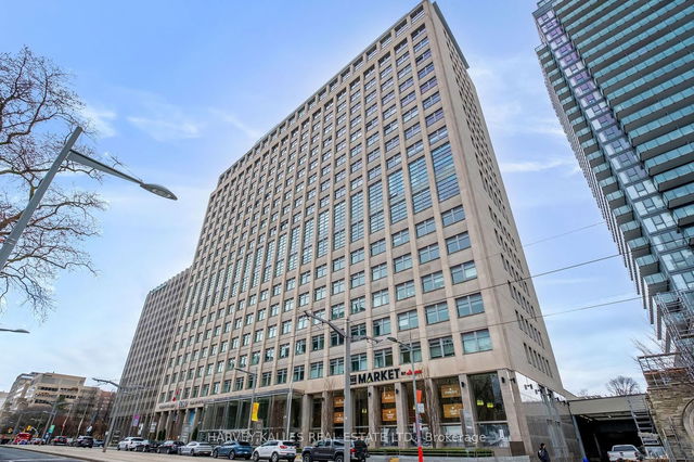 821 - 111 St Clair Avenue W