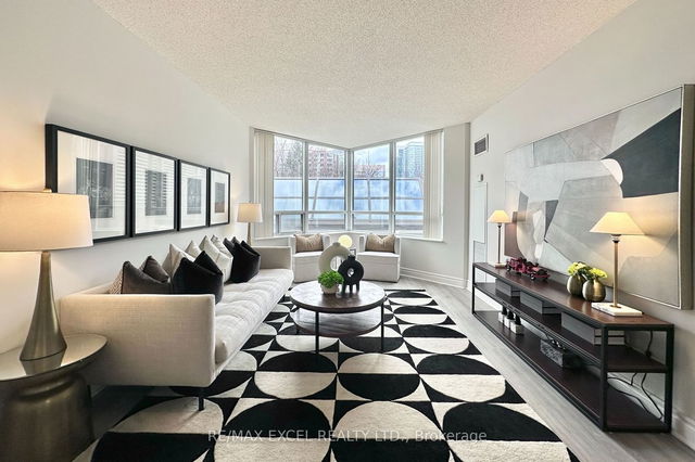 317 - 5 Northtown Way