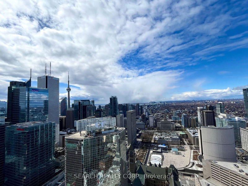 home for lease on 5211-197 Yonge Street