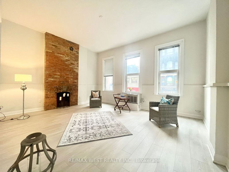 home for lease on 2nd Flr-588 Yonge Street