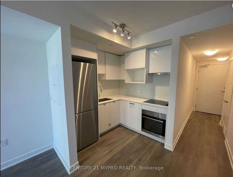 home for lease on 2714-195 Redpath Avenue