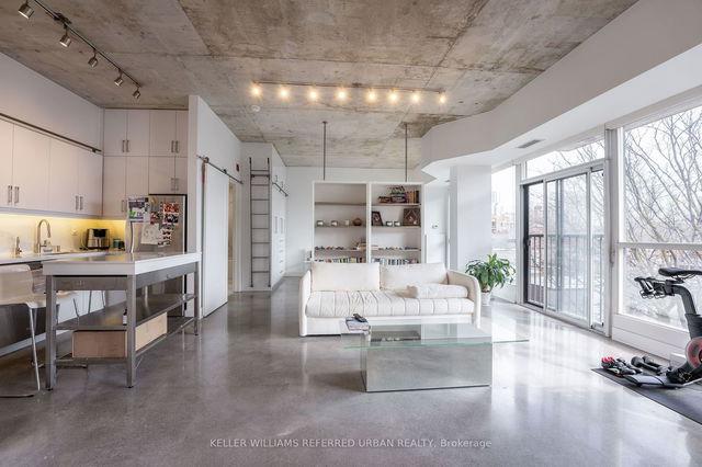 305 - 833 King Street