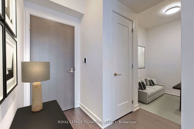 807 - 88 Scott Street