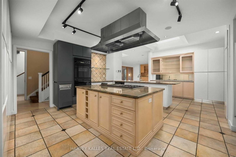 39 Burton Rd, Toronto, M5P 1V1 | Image 3