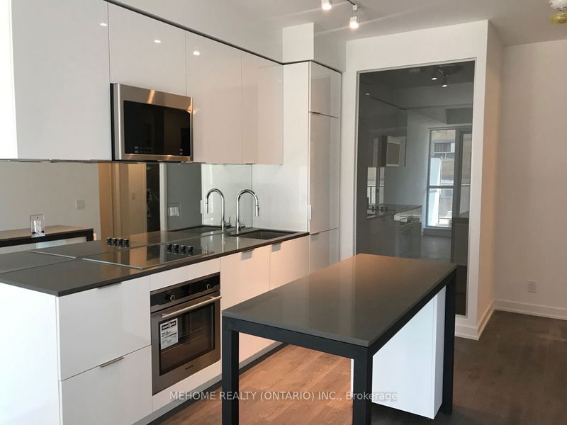 home for lease on 405-609 Avenue Road