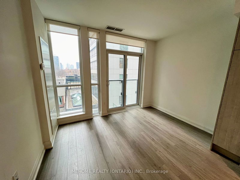 home for lease on 402-77 Mutual Street