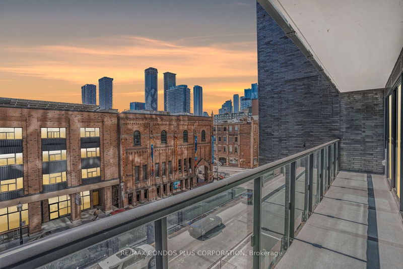 home for lease on 324-158 Front Street E