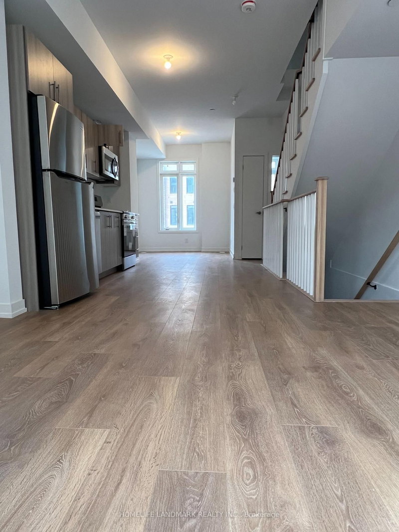 33 Case Ootes Dr, Toronto, M4A 0C1 | Image 2