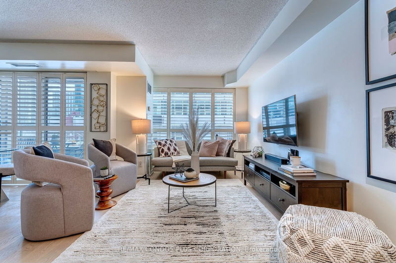 home for sale on 317-270 Wellington Street W