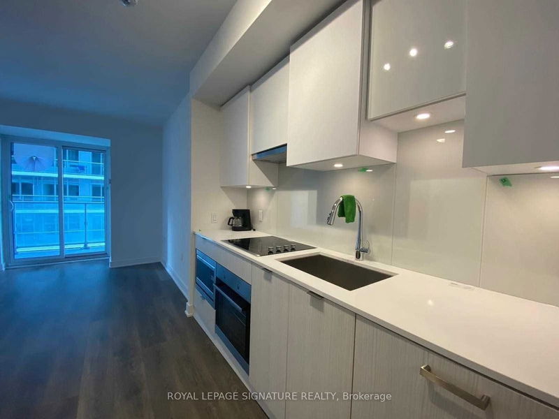 home for lease on 1001-195 Redpath Avenue